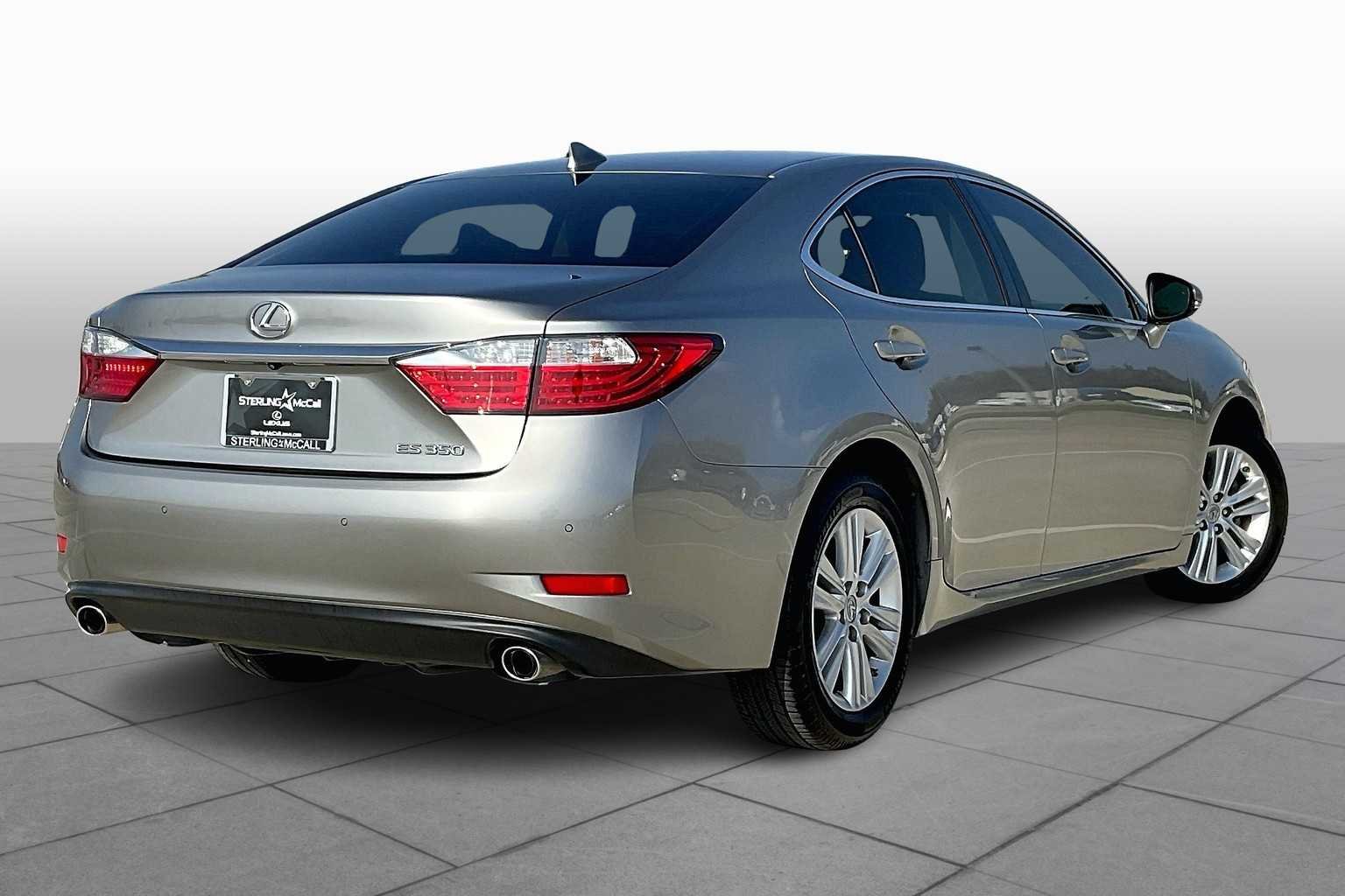 Used 2015 Atomic Silver Lexus  image 11