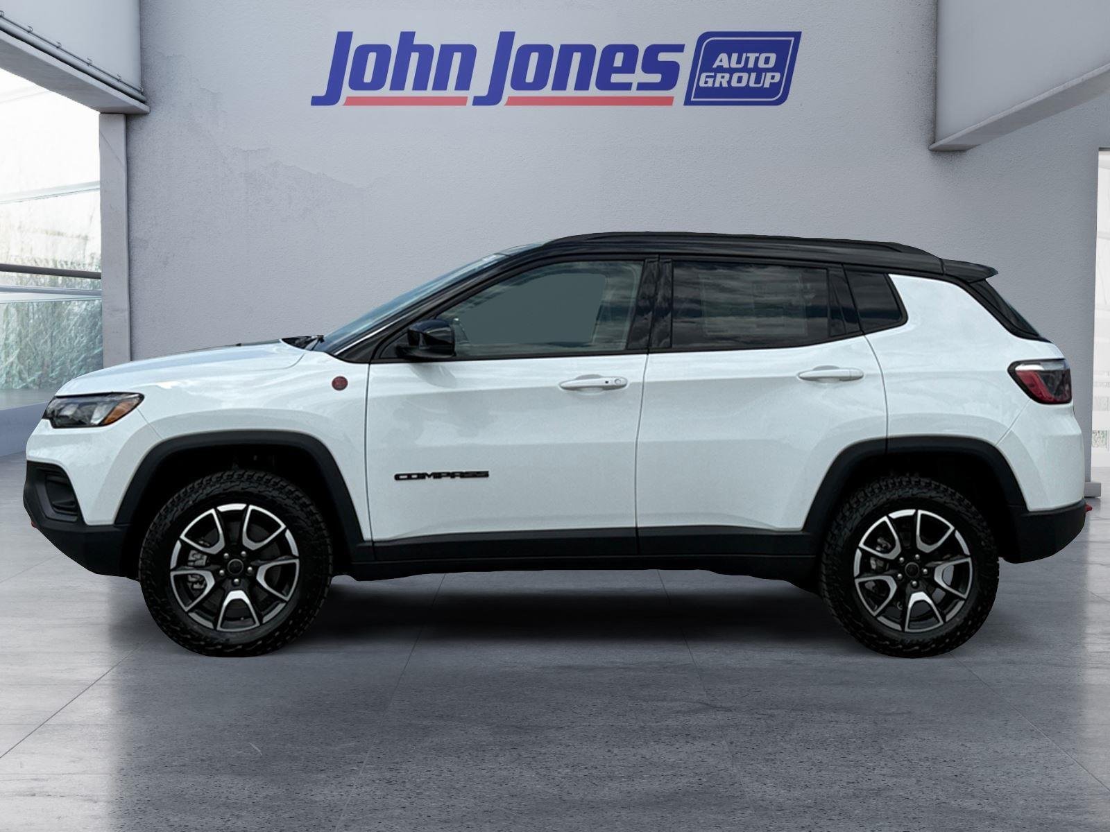 New 2026 Bright White Clear-Coat Exterior Paint Jeep Trailhawk image 2