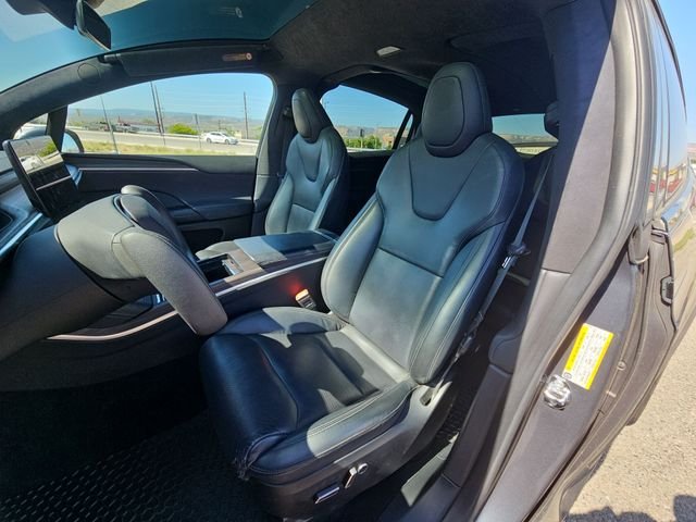 2022 Tesla Model X Long Range - Photo 16