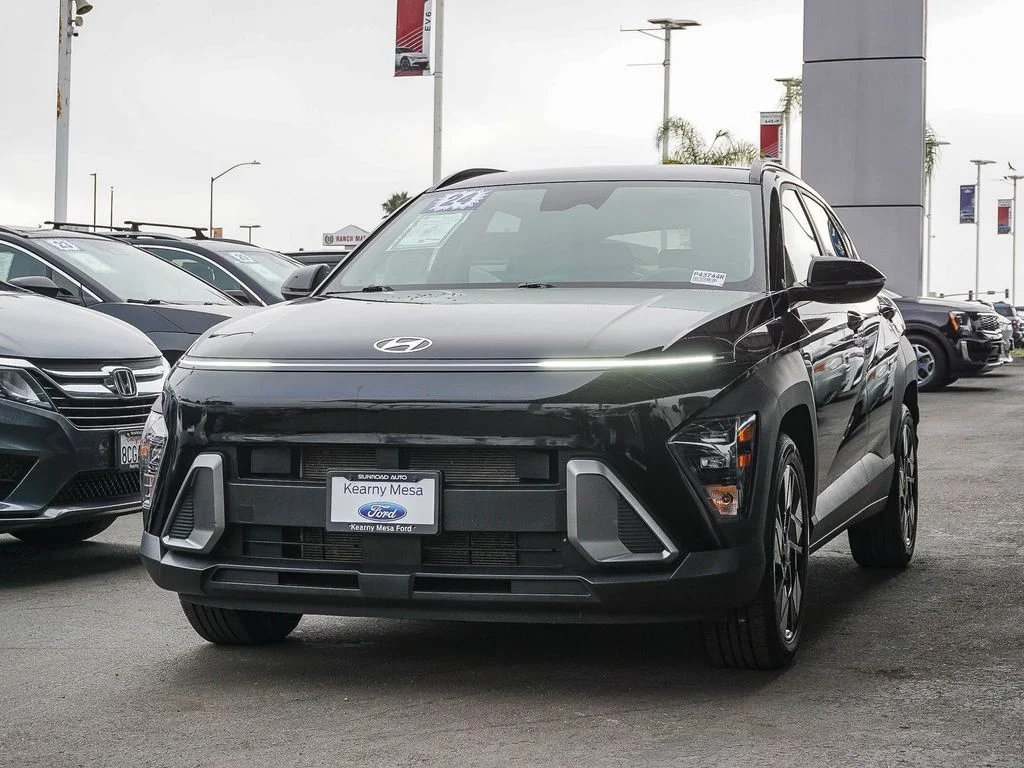 Used 2024 Black Hyundai SEL image 4