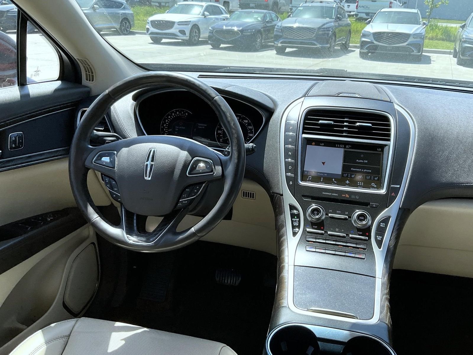 Used 2017 Red Lincoln Reserve image 14