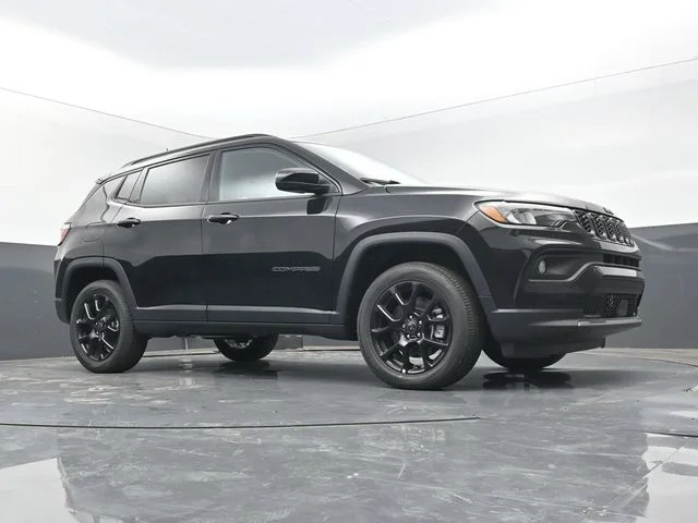 New 2026 Diamond Black Crystal Pearl-Coat Exterior Paint Jeep Latitude image 48