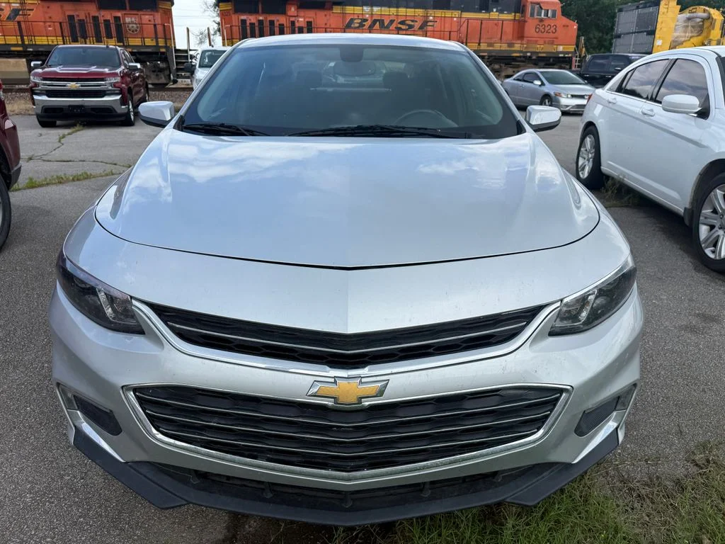 Used 2018 Silver Chevrolet LT image 3