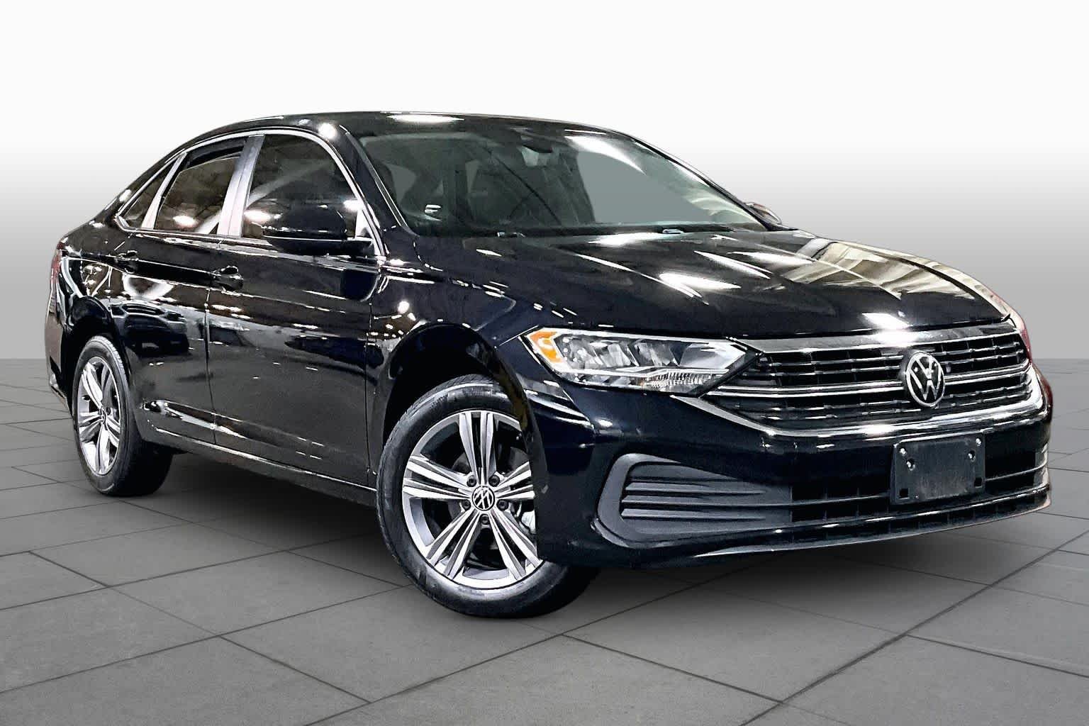 Used 2022 Deep Black Pearl Volkswagen SE image 3