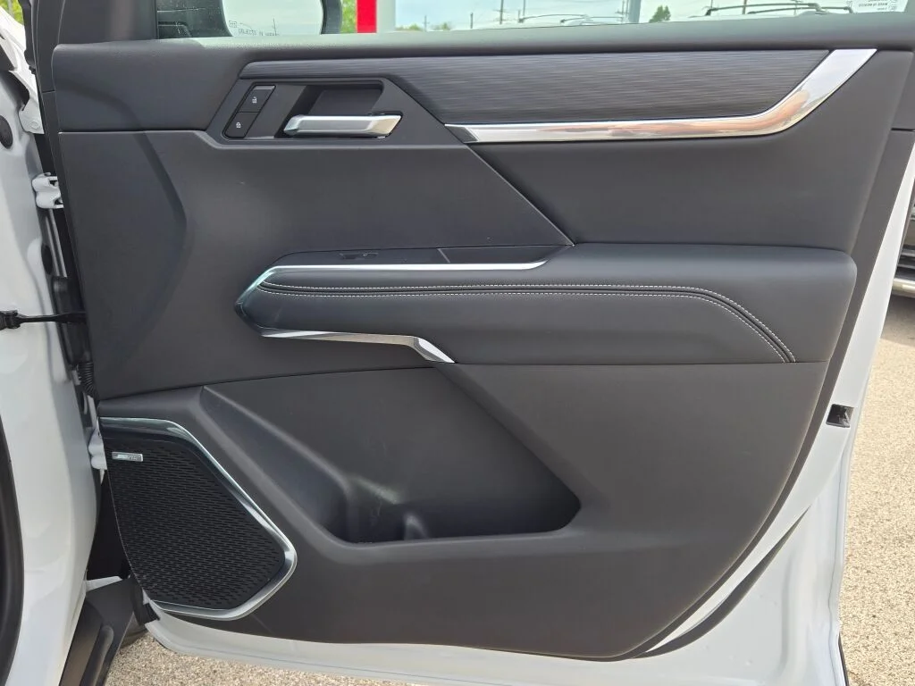 Used 2026 White GMC Elevation image 8