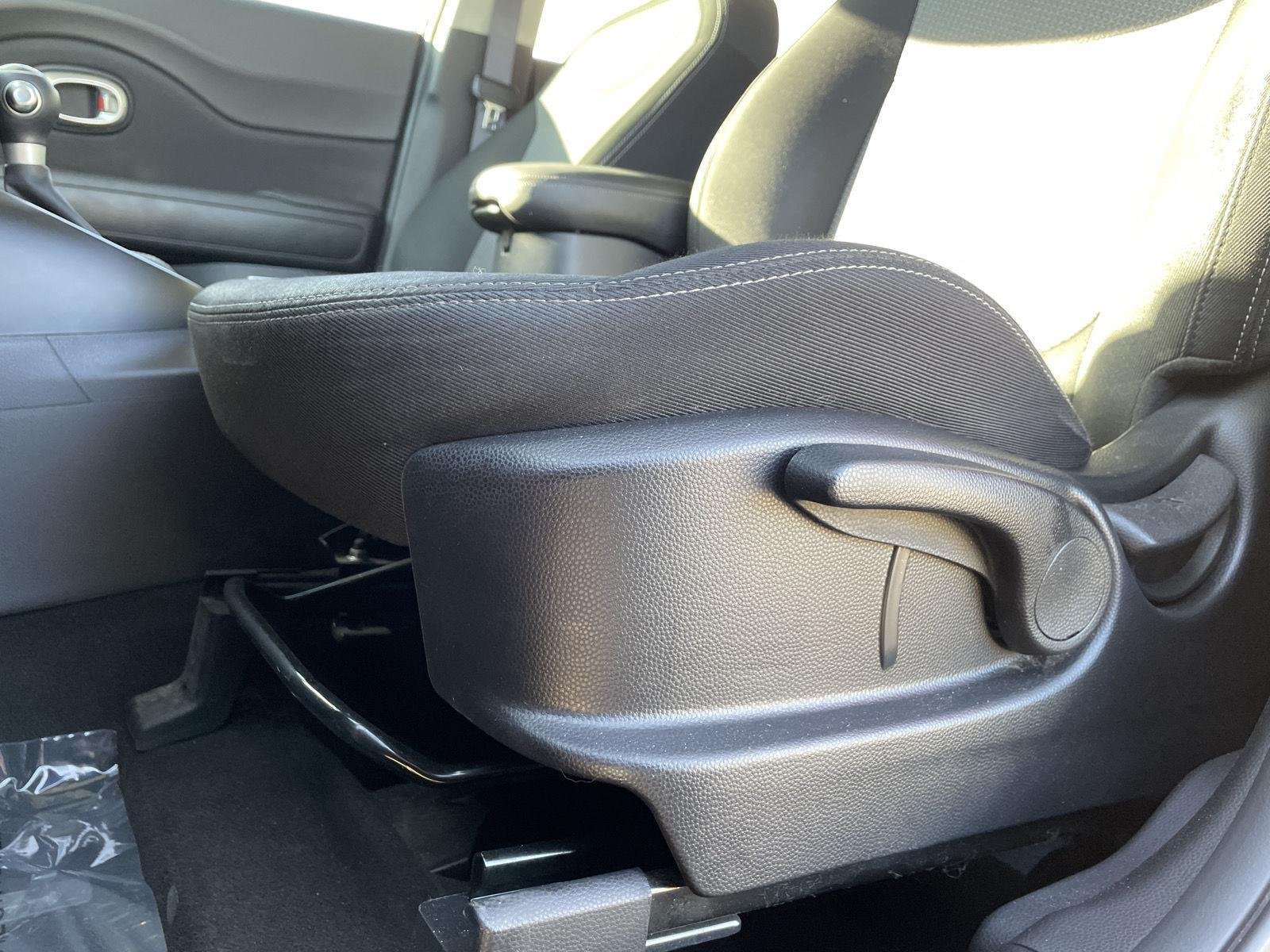 Used 2017 Inferno Red Kia + image 23