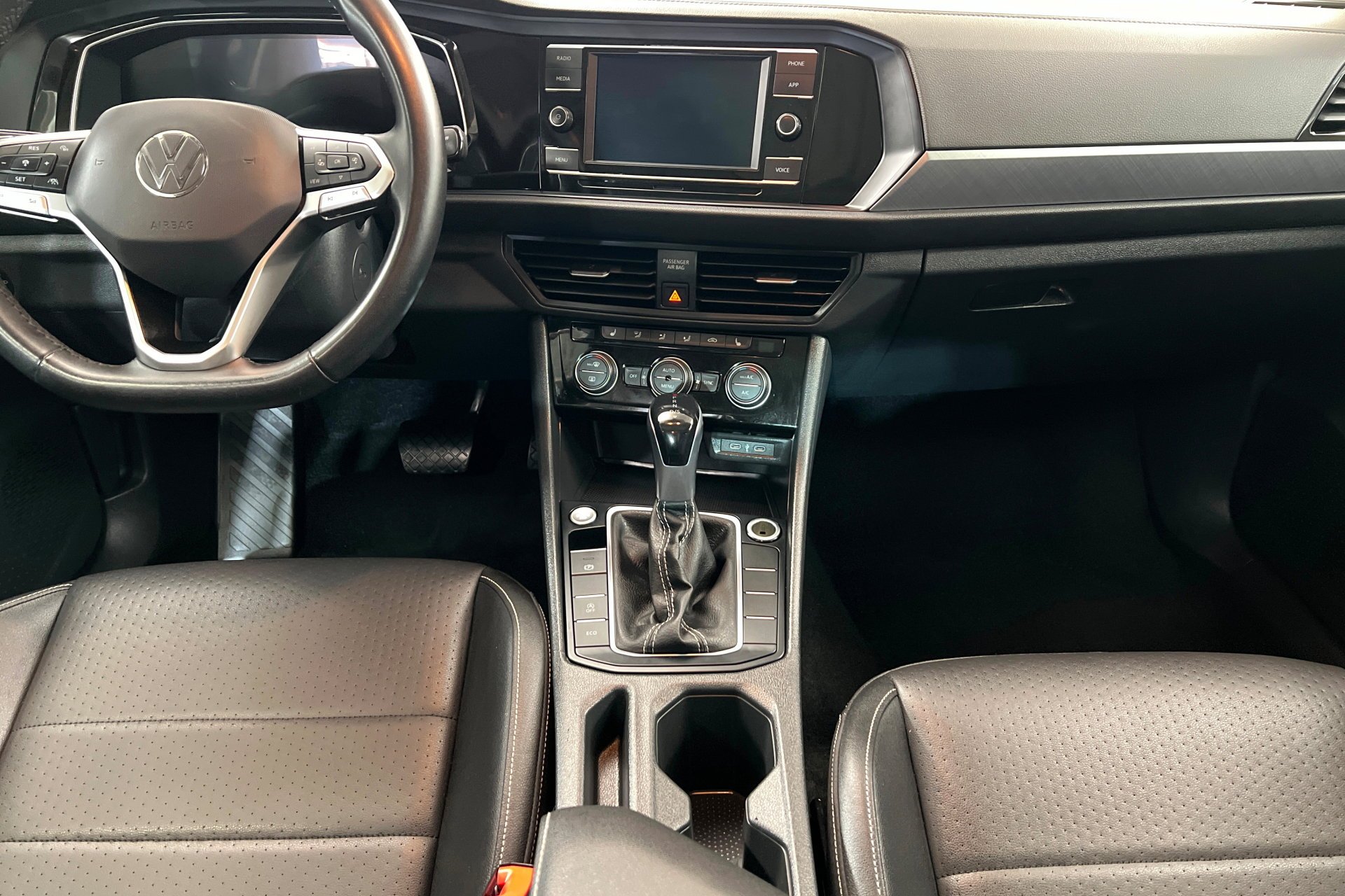 2024 Volkswagen Jetta SE - Photo 14