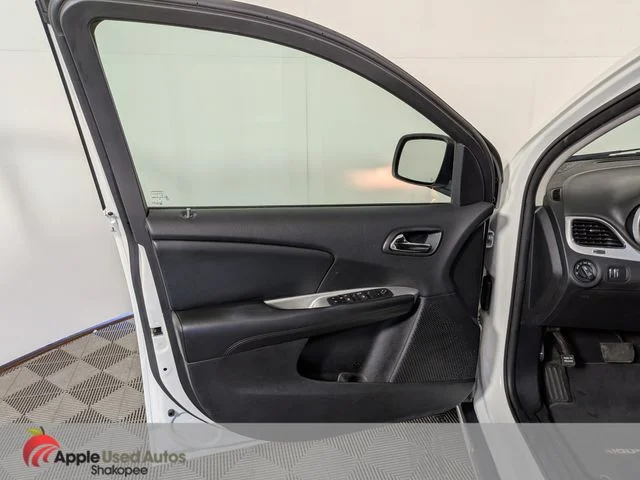 Used 2016 White Dodge Crossroad image 12