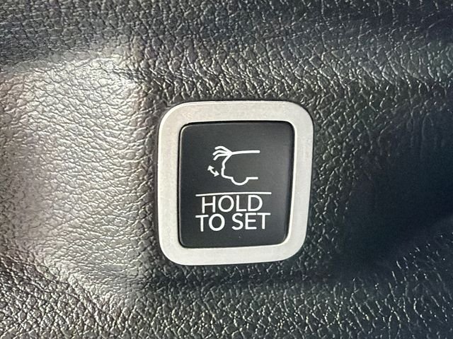 Used 2022 White Jeep Summit image 19