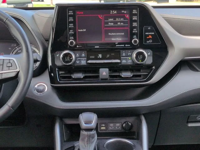 Used 2022  Toyota XLE image 18