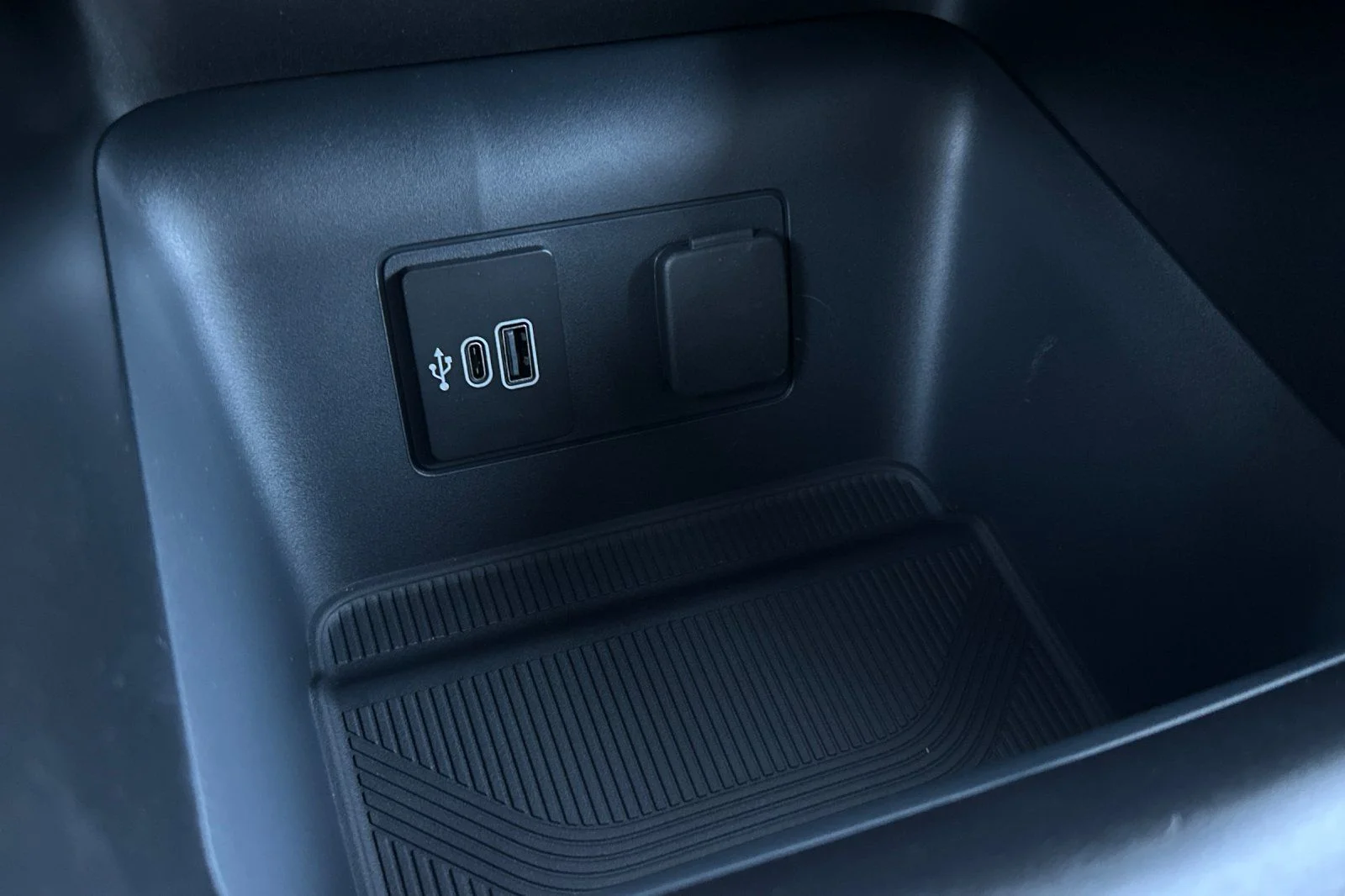 New 2026 Carbonized Gray Metallic Ford Active image 29