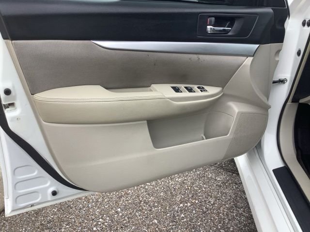 2014 Subaru Legacy 2.5i Premium - Photo 14