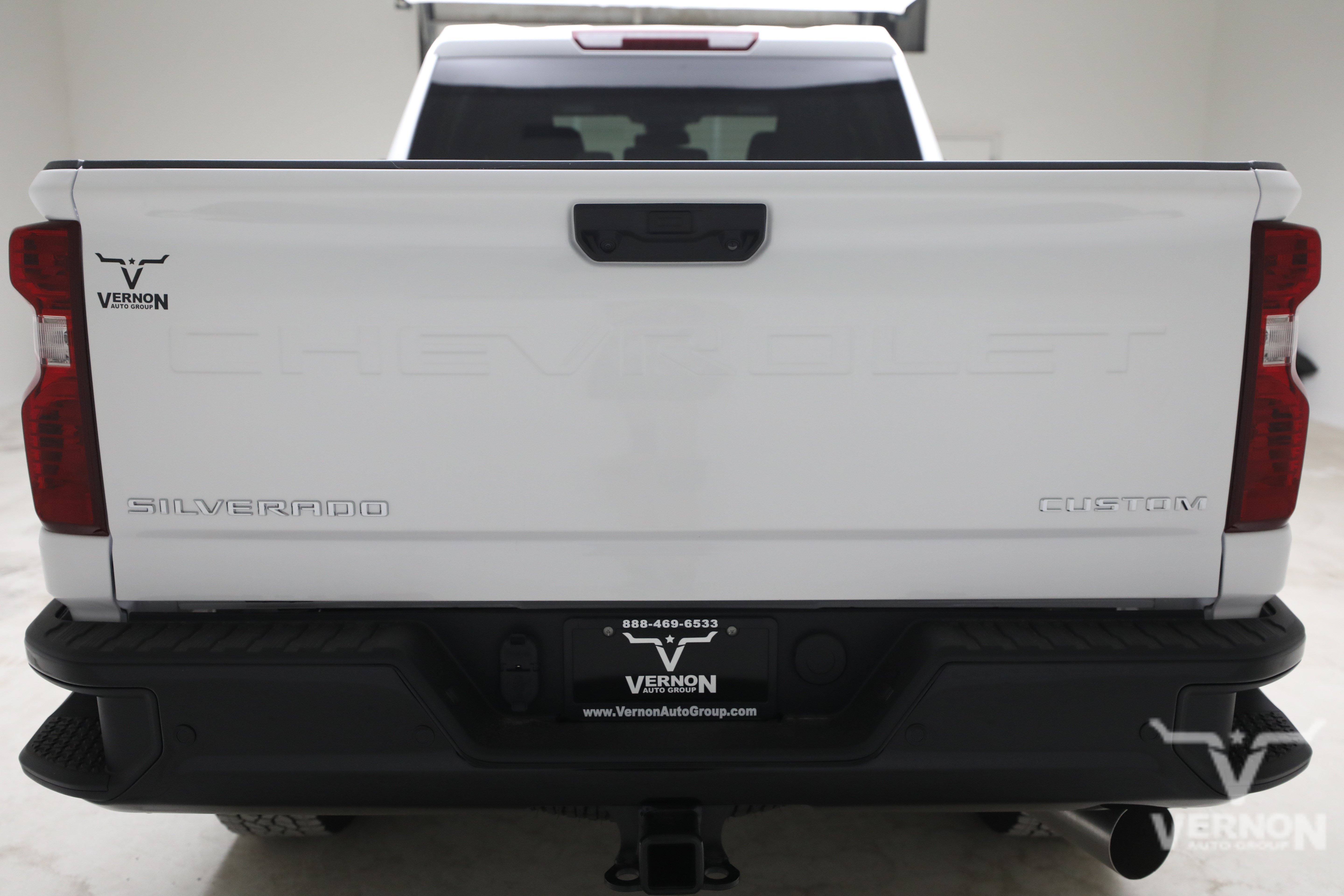 New 2026 Summit White Chevrolet N image 6