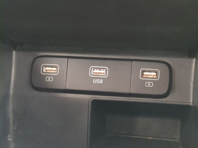 2021 Kia Sorento LX - Photo 24