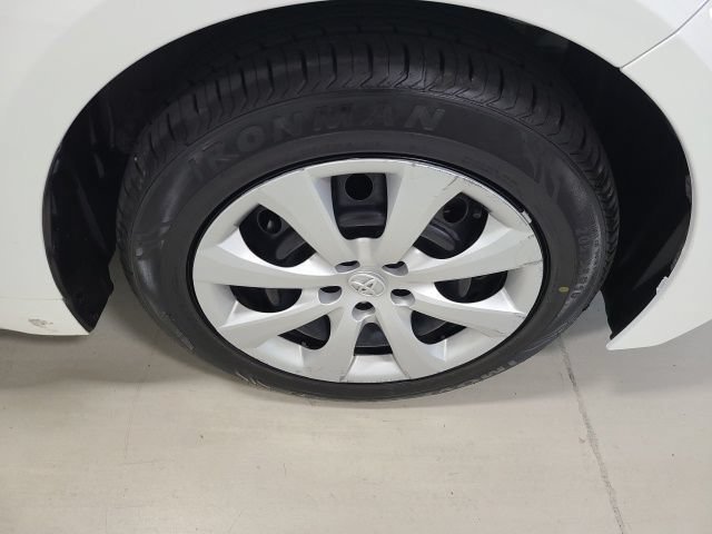 Used 2024 Ice Cap Toyota LE image 33