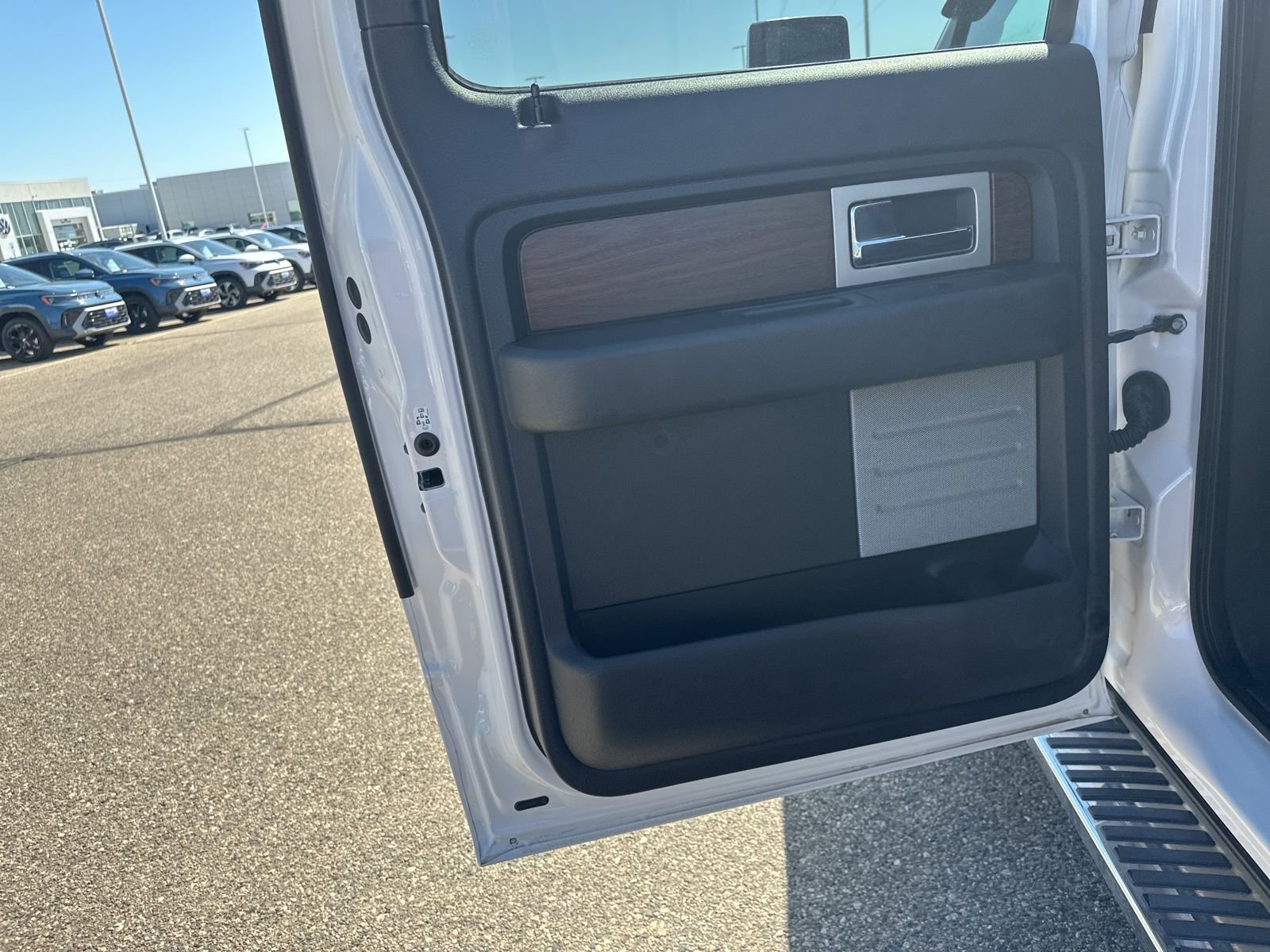 Used 2014 White Ford Lariat image 26