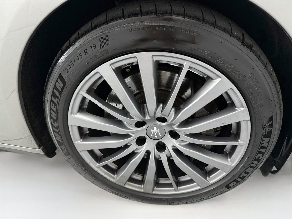 Used 2019 Grey Maserati S image 31