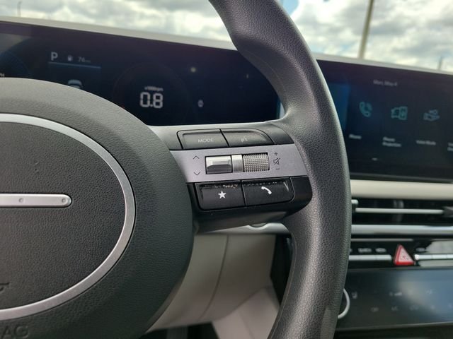 Used 2025 White Hyundai SEL image 19