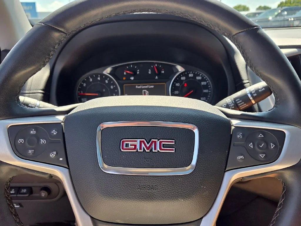 Used 2023 SUMMIT WHITE GMC SLT image 26