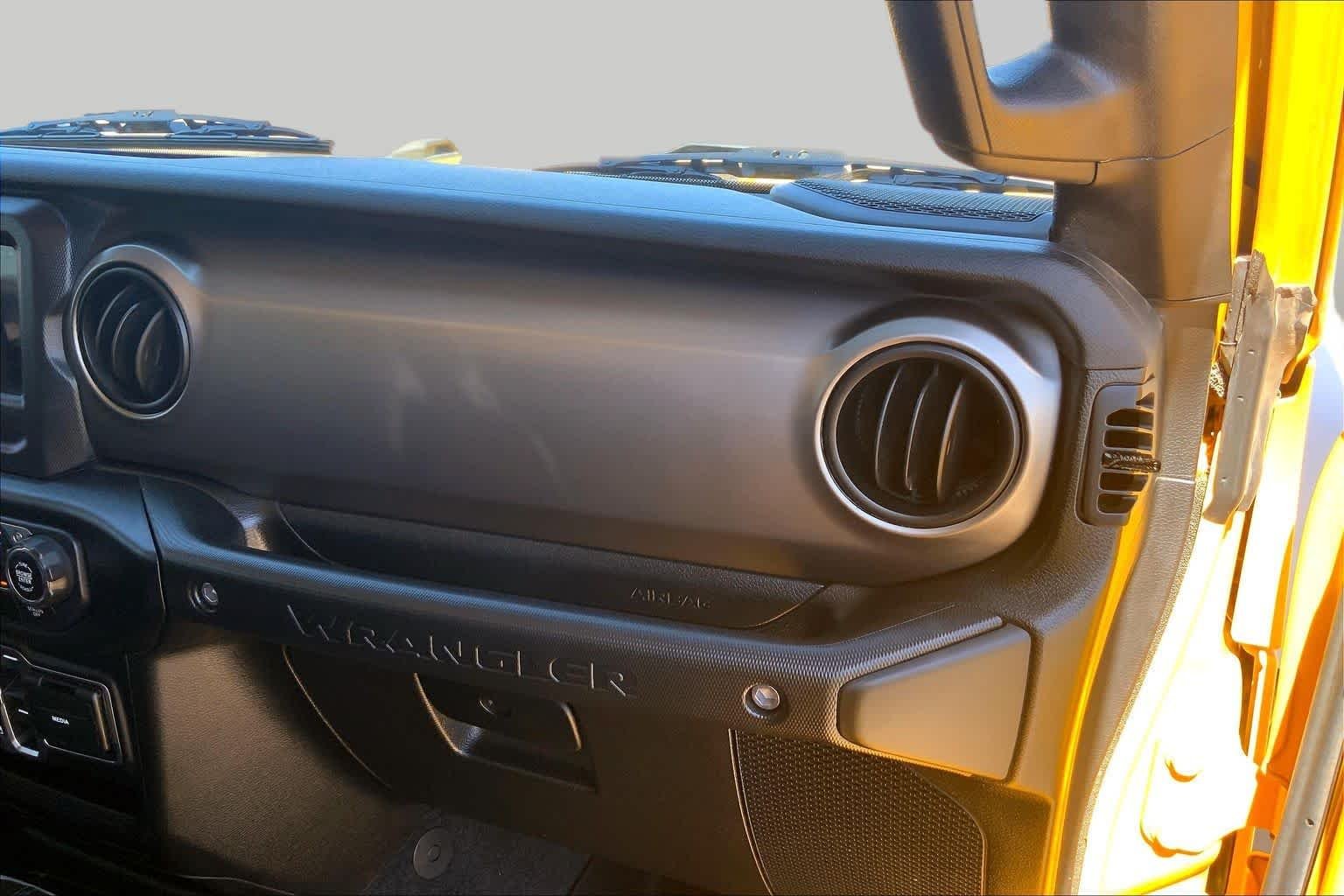 Used 2020 Hellayella Clearcoat Jeep Sport S image 19