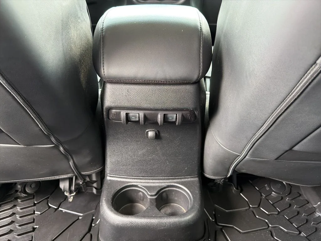 Used 2015 White Jeep Unlimited Sahara image 19