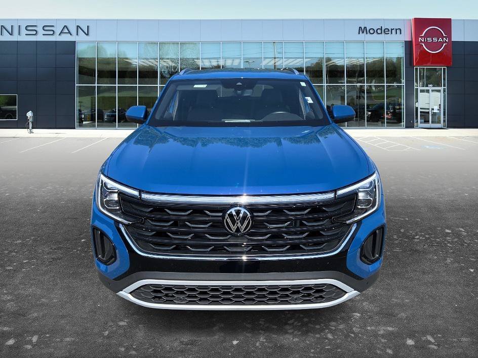 Used 2025 Kingfisher Blue Metallic Volkswagen 2.0T SE w/Technology image 2