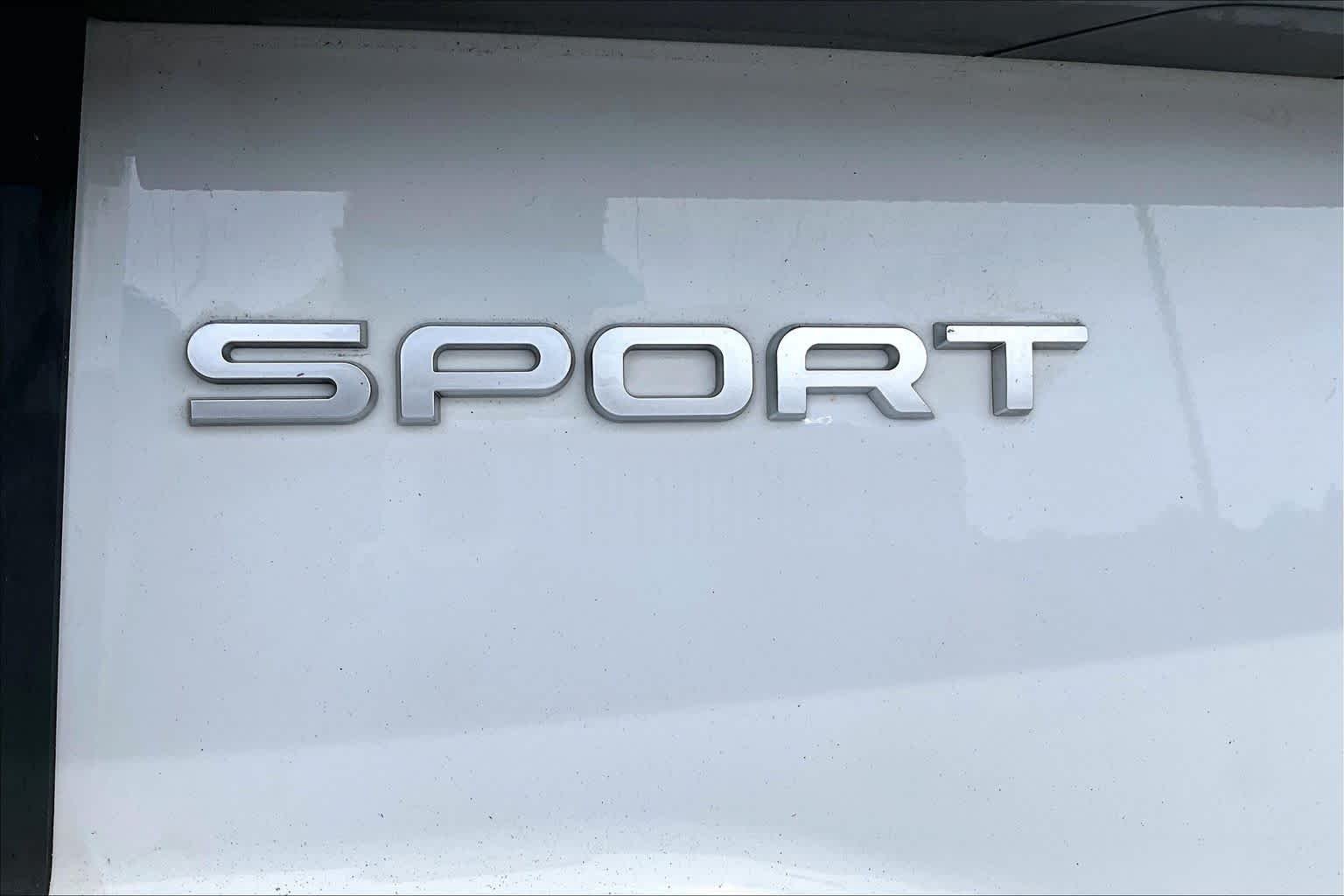 Used 2024 Fuji White Land Rover Core S image 33