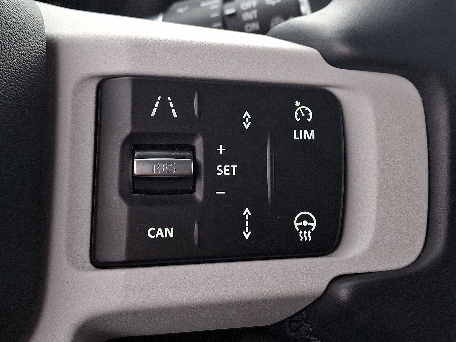 Used 2025 Gondwana Stone Metallic   1Dk Land Rover S image 33
