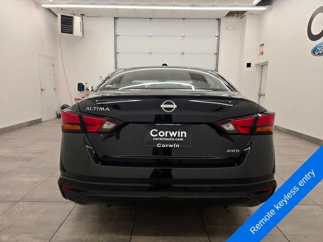 Used 2025 Super Black Clearcoat Nissan 2.5 SV image 4