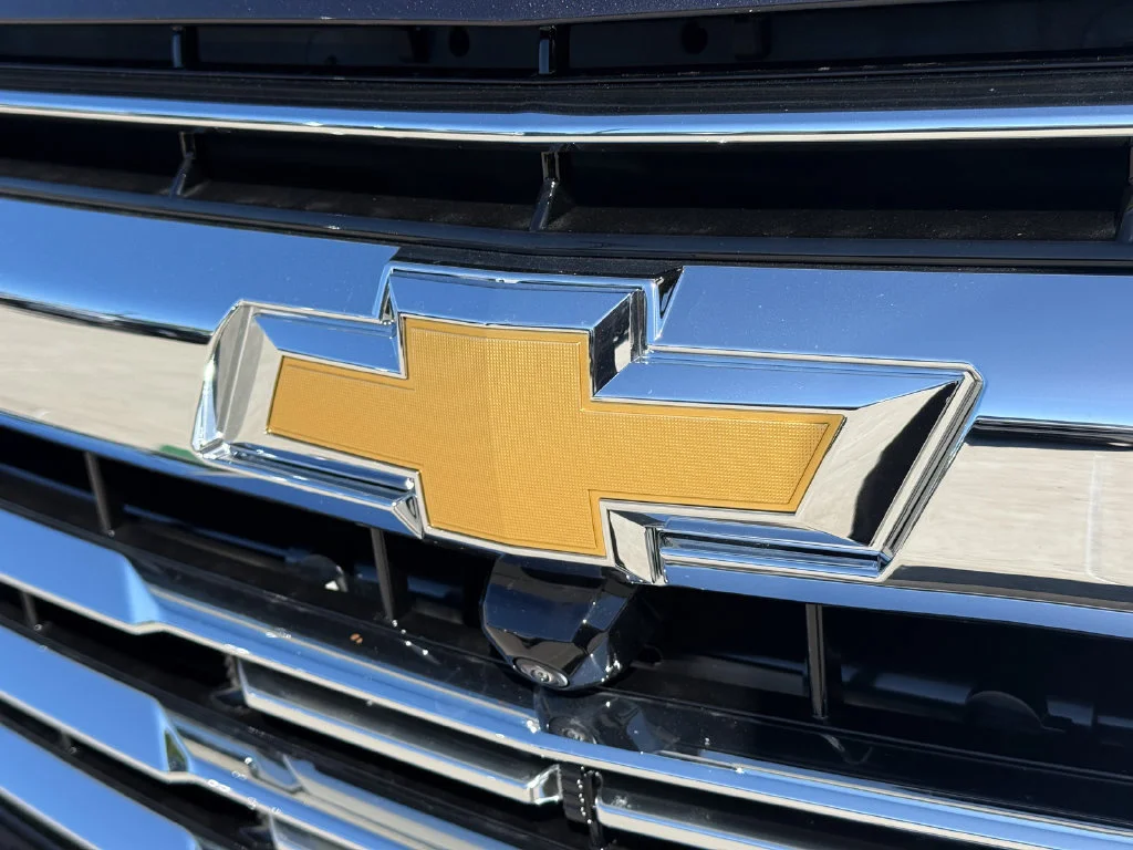 2027 Chevrolet Tahoe Premier - Photo 2