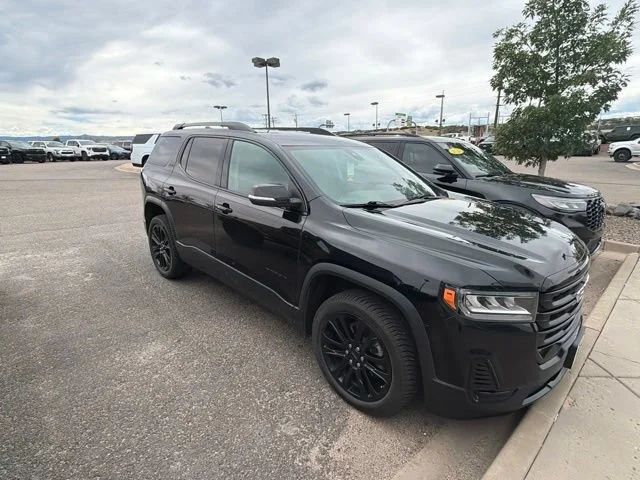 Used 2023 EBONY TWILIGHT METALLIC GMC SLE image 17