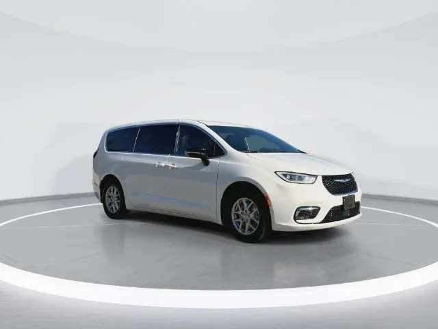 Used 2025 White Chrysler Select image 2