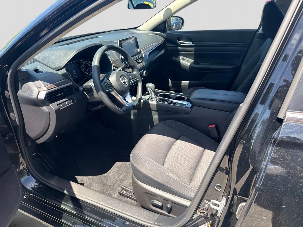 Used 2024 Black Nissan 2.5 SV image 18