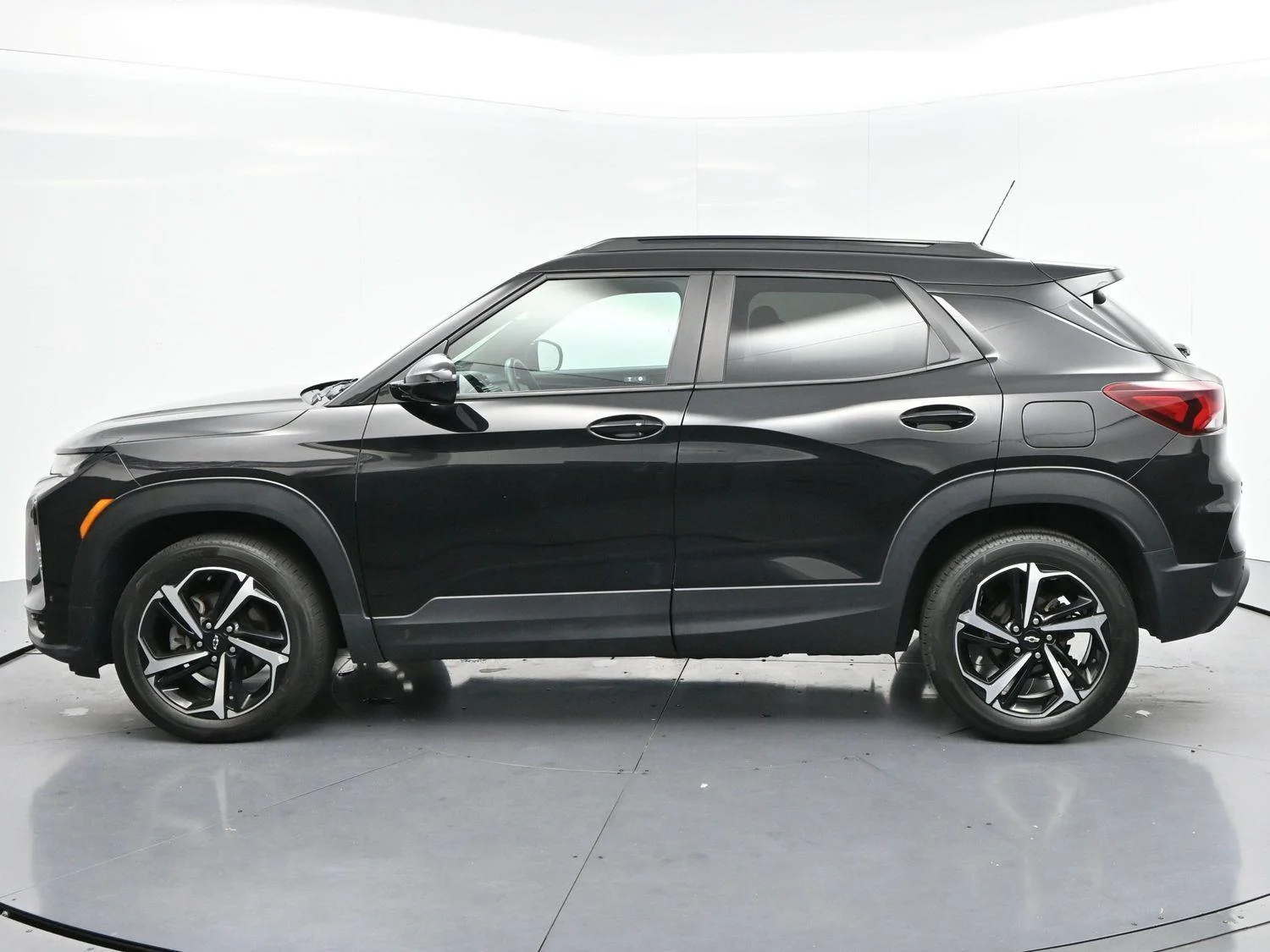 Used 2022 Mosaic Black Metallic Chevrolet RS image 4