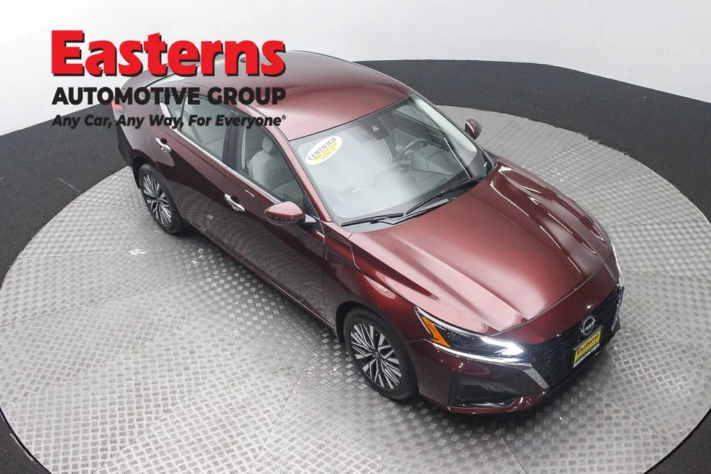 Used 2023 Red Nissan 2.5 SV image 3