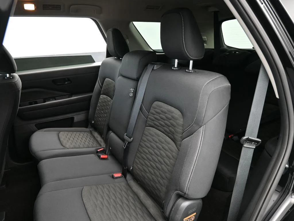 2025 Nissan Pathfinder SV - Photo 30