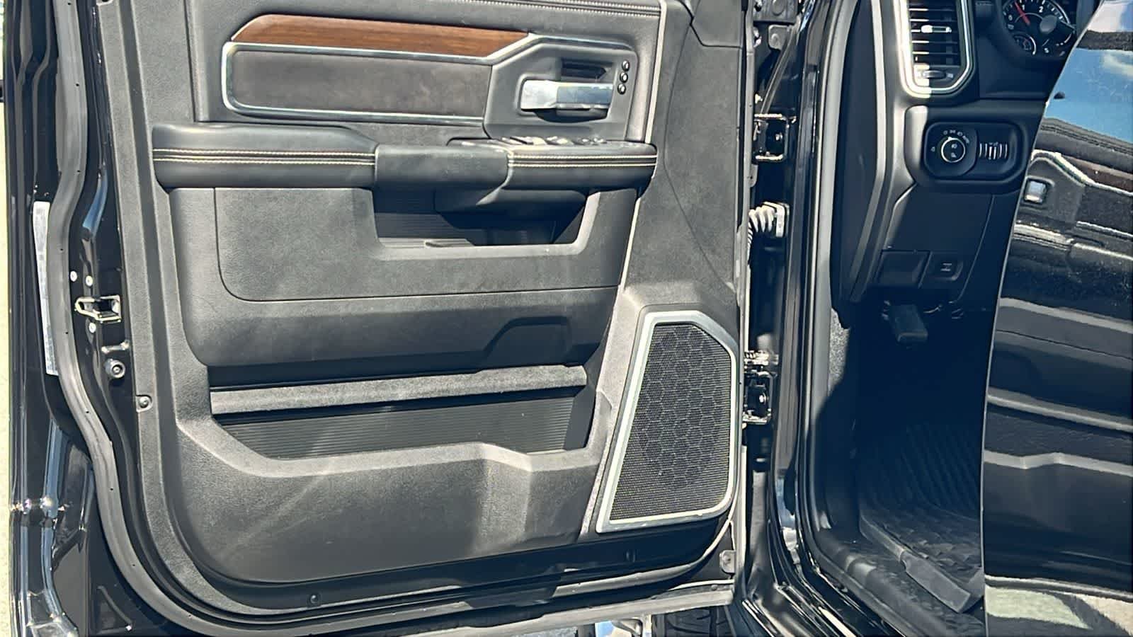 2023 RAM Ram 3500 Pickup Laramie - Photo 23