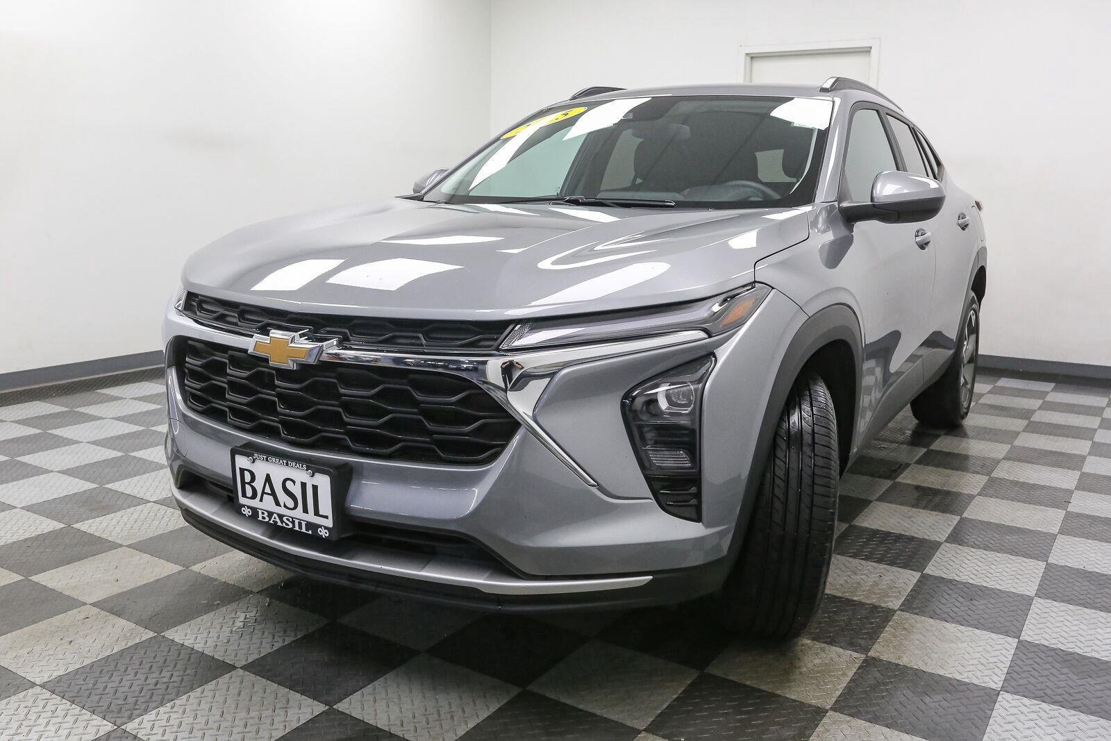 Used 2025 Sterling Gray Metallic Chevrolet LT image 4