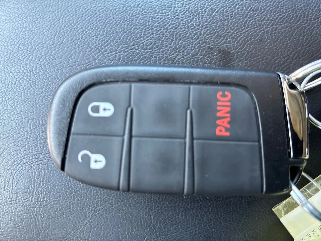 Used 2022 Gray Jeep Latitude image 27