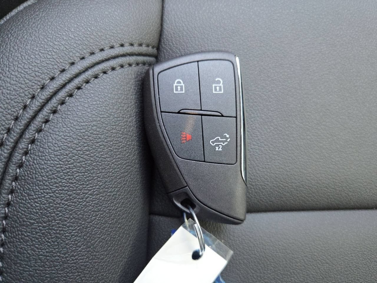 New 2026 Summit White GMC Pro image 33