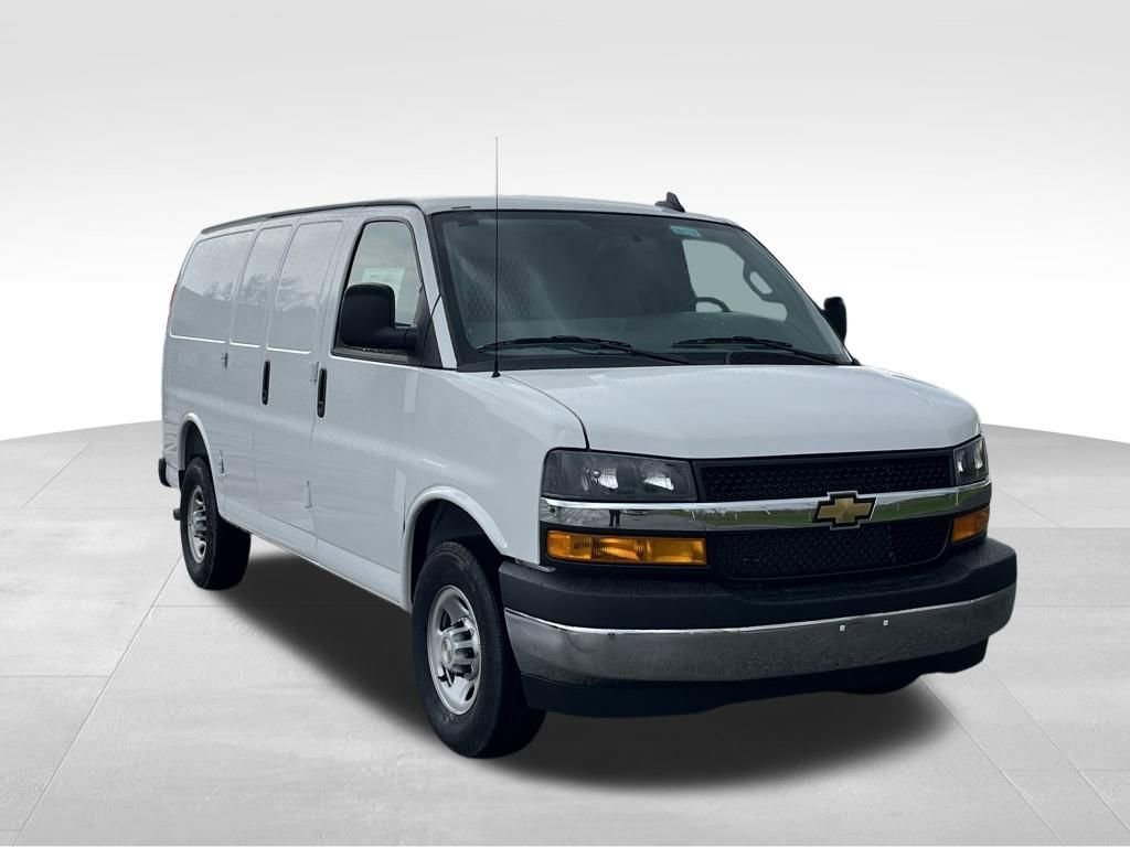 2026 Chevrolet Express 2500 Work Van HD's photo