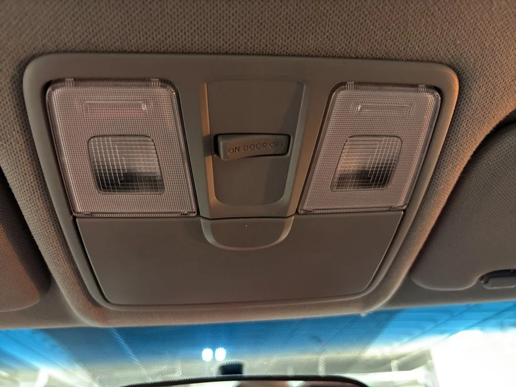 Used 2016 White Hyundai SE image 19