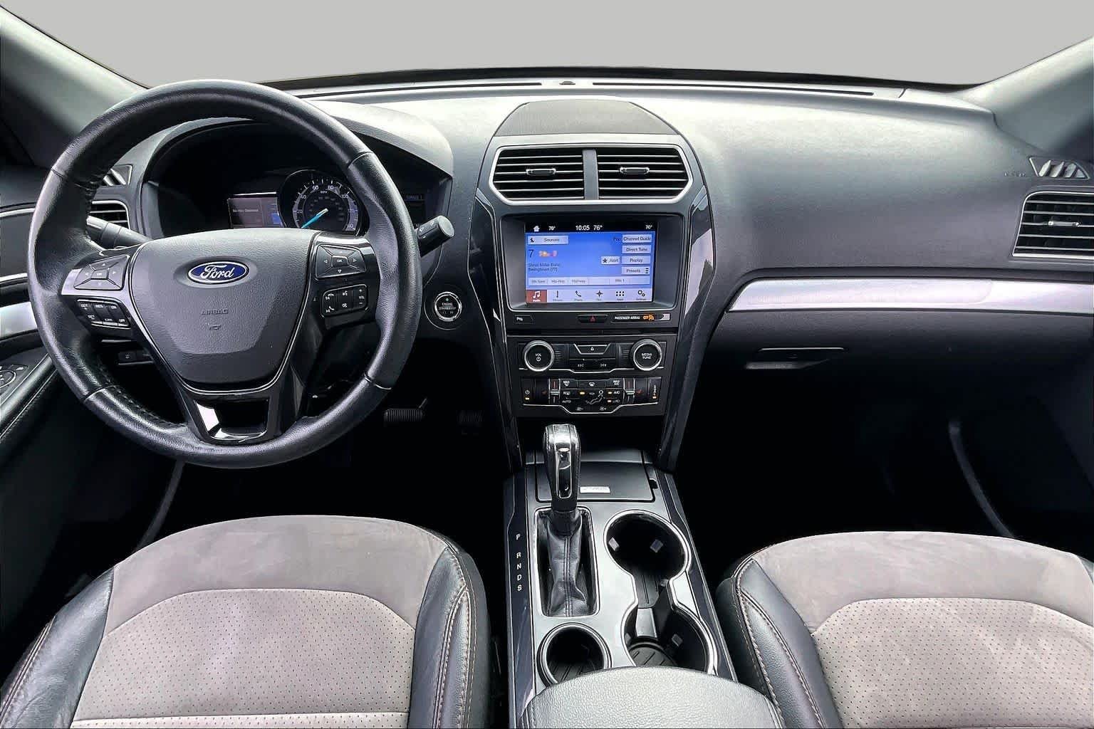 Used 2017 White Platinum Metallic Tri-Coat Ford XLT image 14