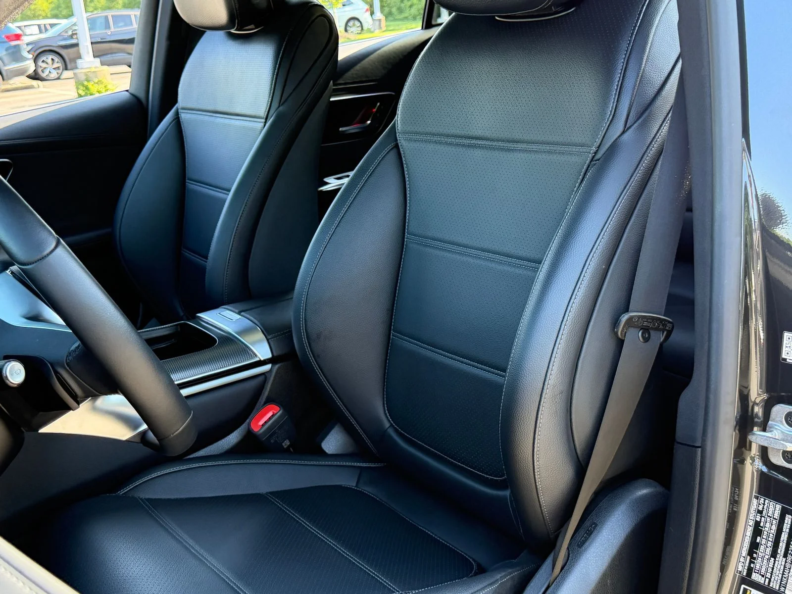 Used 2024  Mercedes-Benz GLC 300 image 9