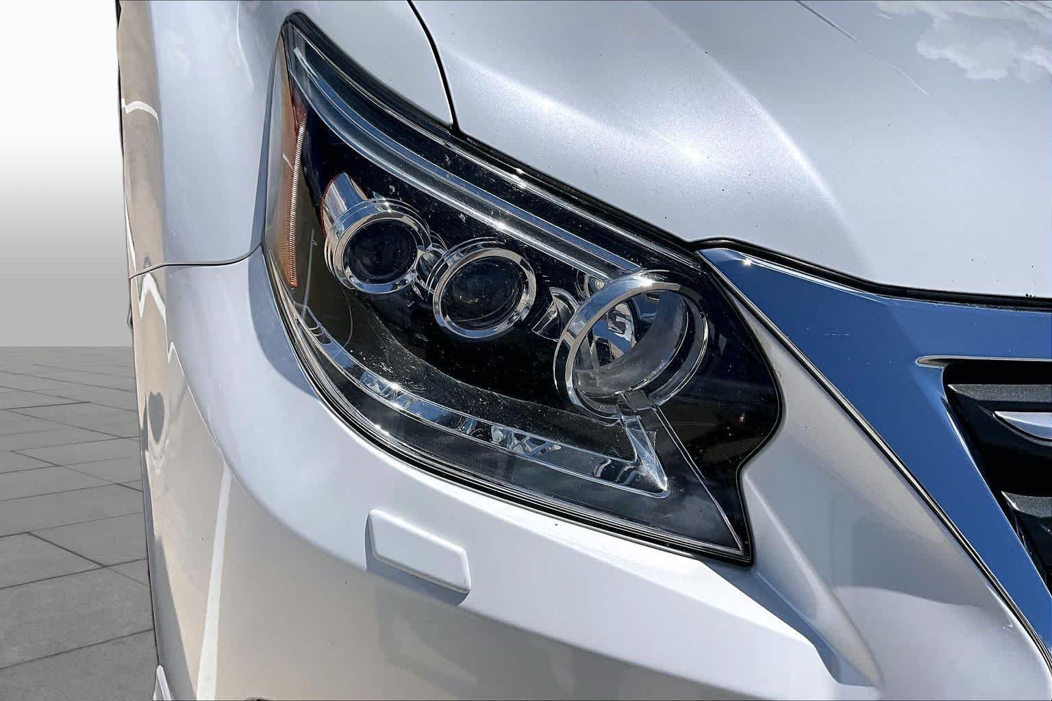 Used 2016 Starfire Pearl Lexus  image 27