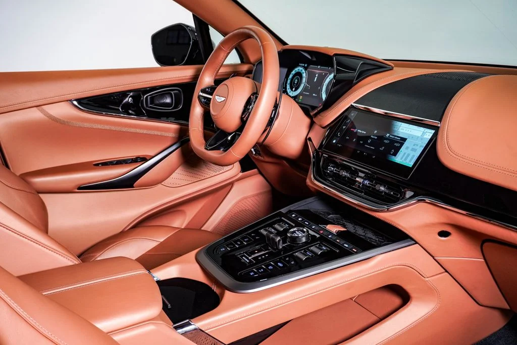 Used 2025 Q Oberon Black Aston Martin 707 image 16