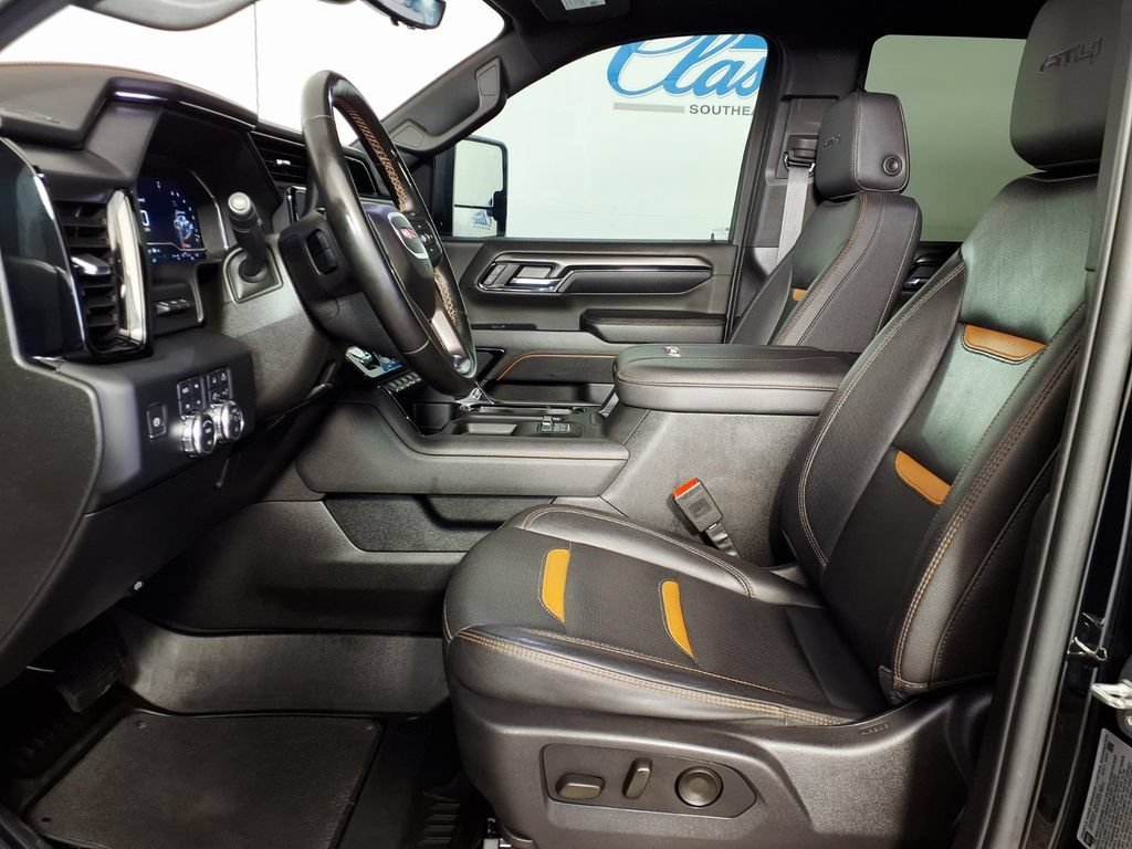 Used 2024 Onyx Black GMC AT4 image 8