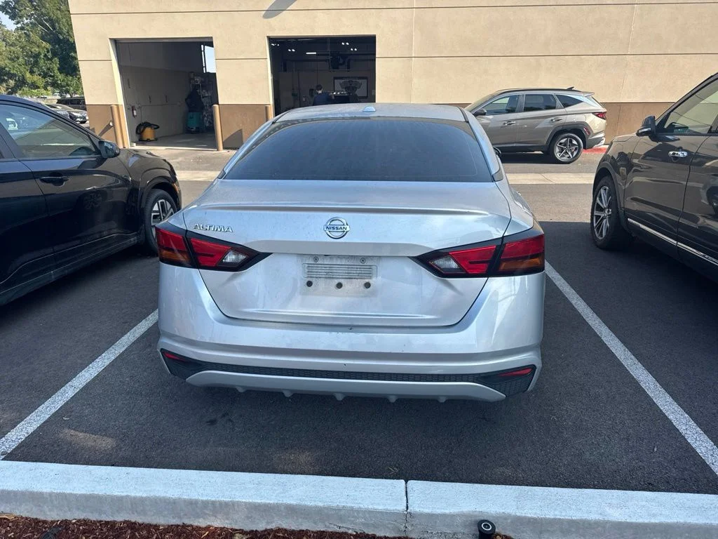 Used 2020 Silver Nissan 2.5 S image 3
