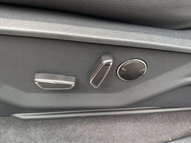 New 2026 Ruby Red Metallic Tinted Clearcoat Ford Lariat® image 10