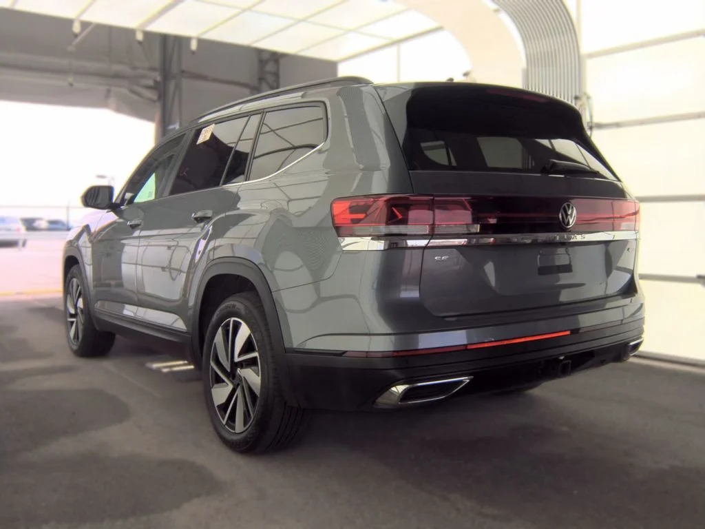Used 2025 Gray Volkswagen 2.0T SE w/Technology image 2